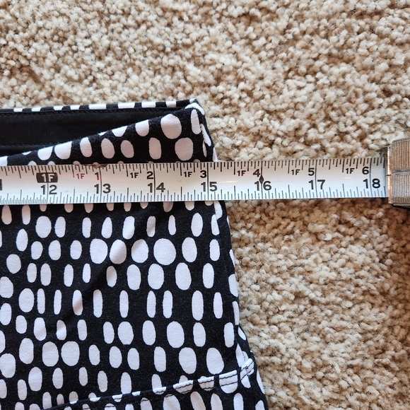 Chico's Zenery legging Size 8 or Chico's 1 Color Black with White dot pattern - Picture 3 of 16